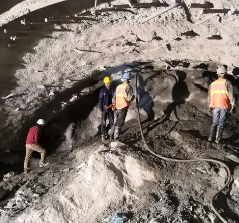 林口拱顶带模注浆料的施工流程及注意事项